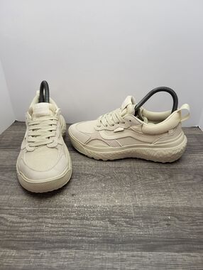 VANS UltraRange NEO VR3 Tan Beige Womens Size 6 Gym Shoes New